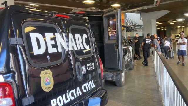 Policiais do Denarc são presos sob suspeita de receber propina do PCC para interromper investigação