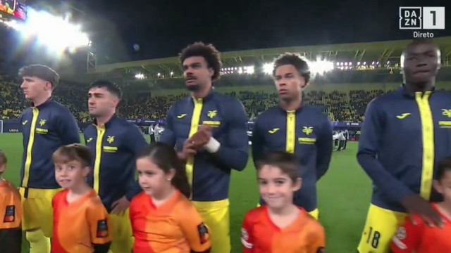 Insólito. Villarreal-Copenhaga arrancou... com hino da Liga Europa