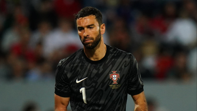 O último jogo de Rui Patrício ao serviço de Portugal foi com este onze