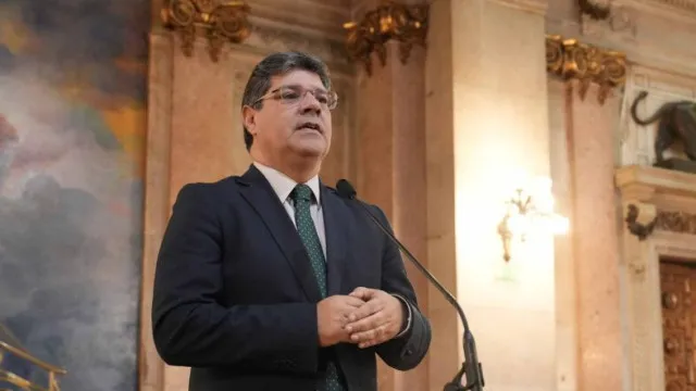 Brilhante Dias diz que IHRU Ã© caso ilustrativo de "colonizaÃ§Ã£o laranja"