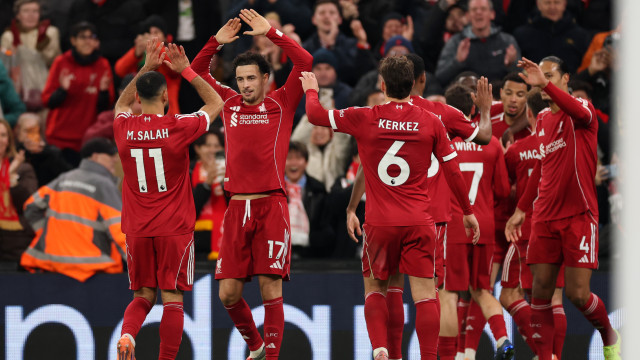 Liverpool faz as pazes com Salah em Anfield. Pedro Neto brilha no Chelsea