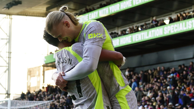 Matheus Nunes dá uma ajuda ao Manchester City na perseguição ao Arsenal
