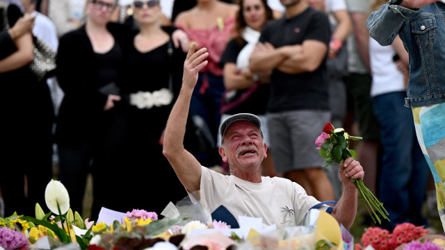 Pai e filho mataram 15 pessoas em praia de Sydney. O que se sabe?