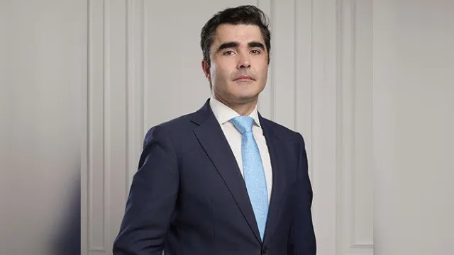 
                    Ex-adjunto de ministra acusado de 7.986 crimes sexuais contra crianças
                