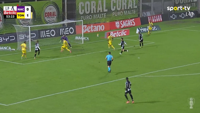 O que aconteceu aqui? Este falhanço de Hugo Félix promete correr mundo