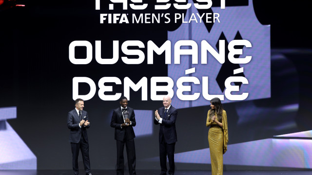 Vitinha e Nuno Mendes no onze do ano da FIFA. Dembélé conquista The Best