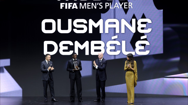 Vitinha e Nuno Mendes no onze do ano da FIFA. Dembélé conquista The Best
