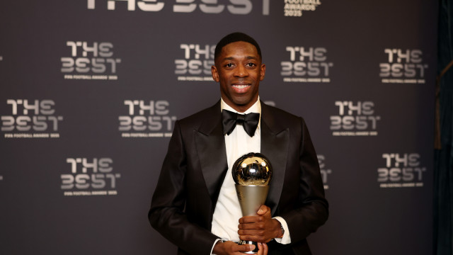 Francês Ousmane Dembélé junta prémio da FIFA à Bola de Ouro
