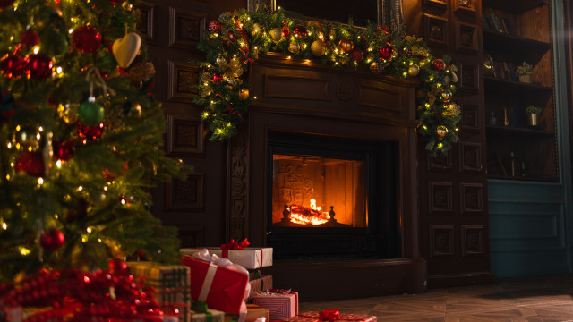 O toque natalício que está a faltar na sua lareira! 4 dicas de decoração