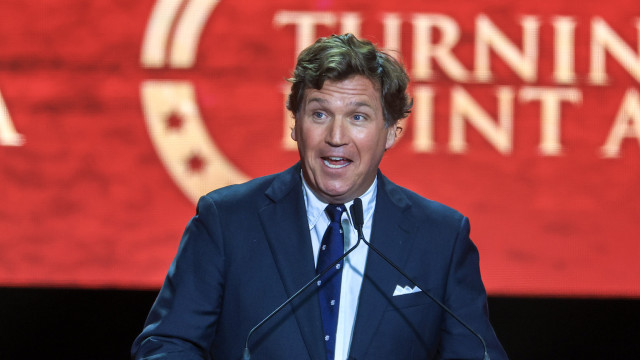 Tucker Carlson afirma que Trump declarará guerra à Venezuela hoje 