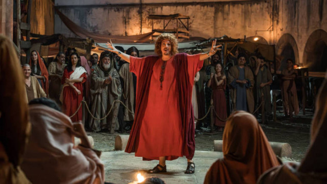 Fabio Porchat transforma Bíblia em stand-up no especial de Natal do Porta dos Fundos