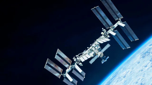 
                    Após fuga de ar, astronautas da Estação Espacial preparam evacuação
                