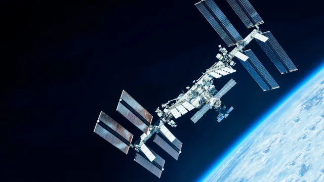 naom_6944100816d3c Após fuga de ar, astronautas da Estação Espacial preparam evacuação