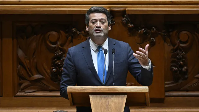 Vídeo de Ventura sobre deputados distorceu realidade, diz Parlamento