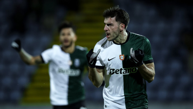 Sporting elimina Santa Clara com arbitragem polémica de João Pinheiro