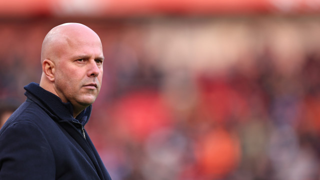 Slot 'chuta para canto' Salah e elogia Ekitiké: