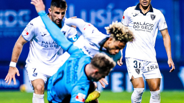 Vizela e Académico de Viseu empatam a zero em duelo direto pela subida