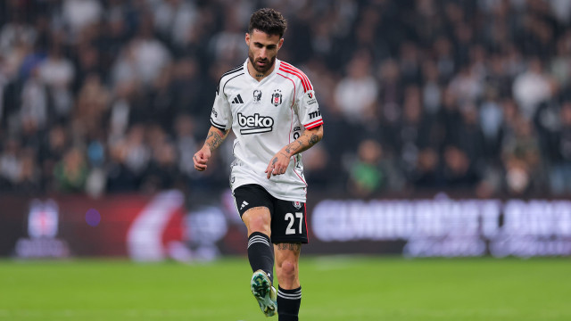 Treinador do Besiktas arrasa Rafa Silva: