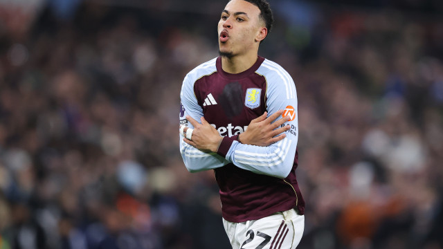 Amorim perde com o Aston Villa e termina a 'rezar' por Bruno Fernandes