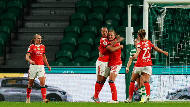 Benfica deixa escapar vitória em Alvalade, mas mantém Sporting longe