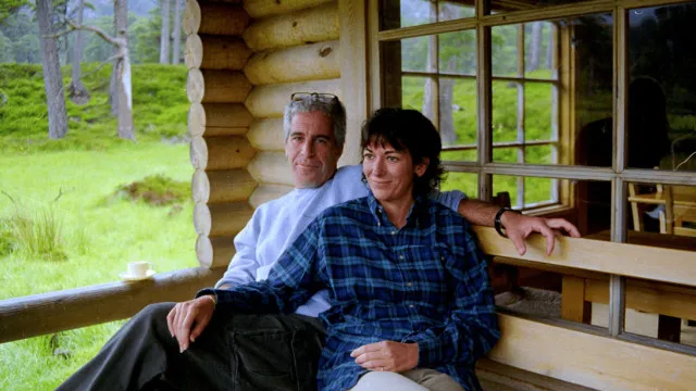 
                    Epstein: Polícia britânica analisa denúncias de abuso sexual de menores
                