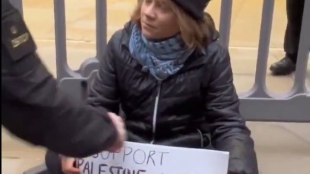 Greta Thunberg detida no Reino Unido durante protesto pró-Palestina