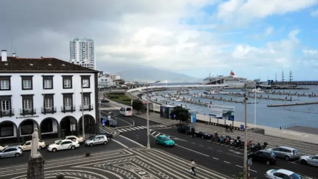 
                    Proteção Civil dos Açores responde de 