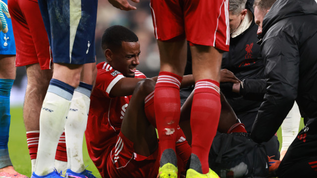 Alexander Isak desfalca Liverpool por pelo menos dois meses. Eis o motivo