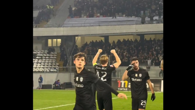 Sporting goleou em Guimarães na perseguição ao FC Porto e festejou assim