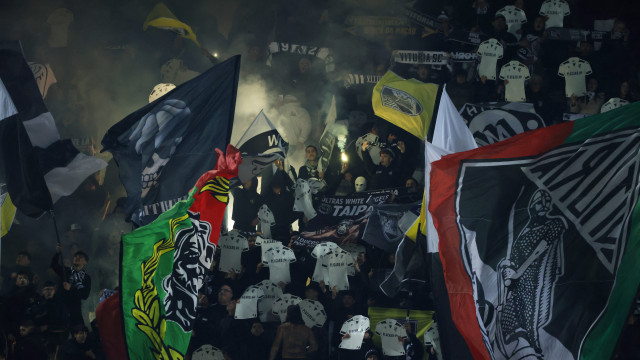 A tarja da claque do Vitória SC no jogo do Sporting que deu que falar