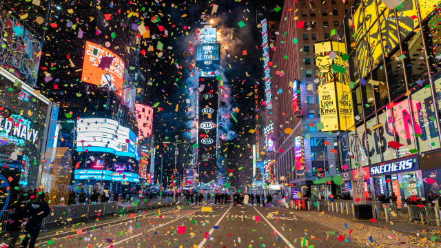 Bola da Times Square vai voltar a 'cair' em 2026. Porquê? Perceba