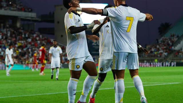 'Revolução' das alas do Benfica segue com Wesley ou André Luiz