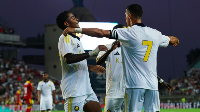 'Revolução' das alas do Benfica segue com Wesley ou André Luiz