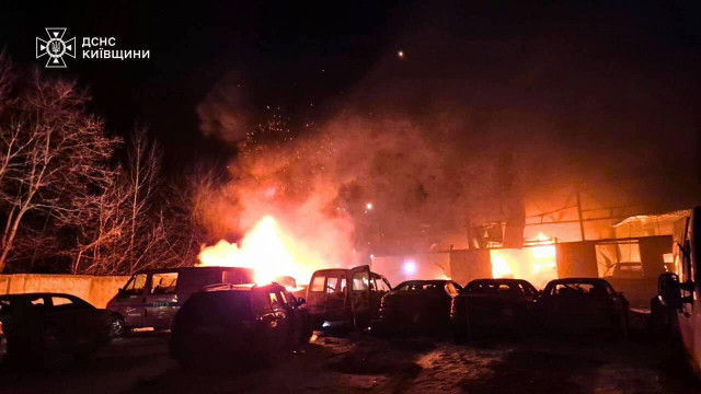 Um morto, 19 feridos e 320 mil casas sem eletricidade em Kyiv após ataque