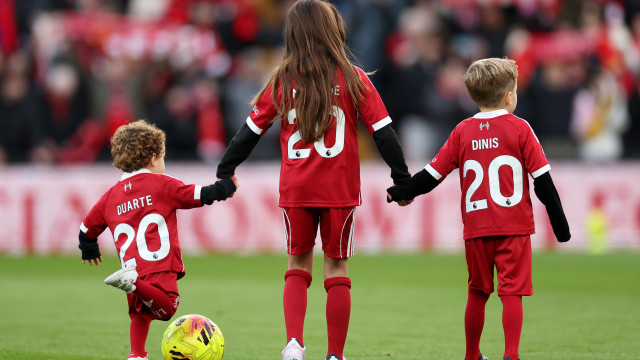 Emocionante. Filhos de Diogo Jota no relvado antes do Liverpool-Wolves