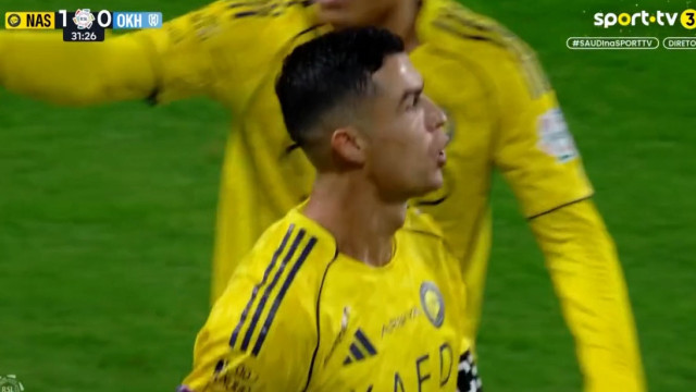 Já só faltam 45 golos. Cristiano Ronaldo festejou assim o golo 955