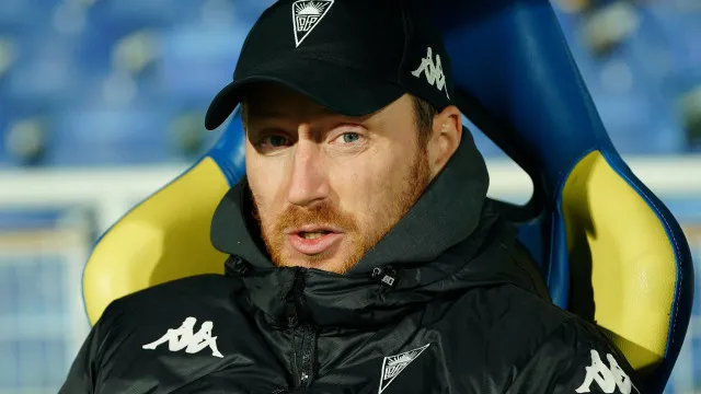 
                    Cathro quer Estoril Praia ambicioso para vencer em Alverca
                