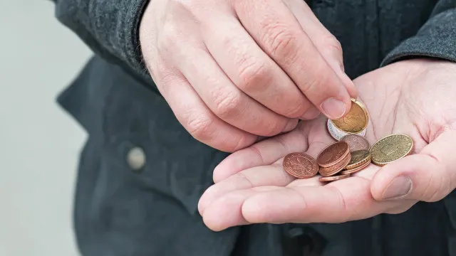 
                    Pobreza? Em 2025, 18,6% da população em Portugal estava em risco
                