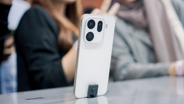 Próximo telemóvel compacto da Oppo pode ter uma bateria surpreendente