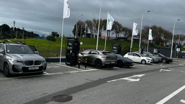 Tem carro elétrico e usa a A5? Há novos supercarregadores em Oeiras