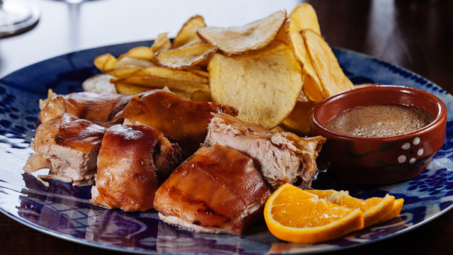 Leitão para a passagem de ano? Como aquecer no forno e na air fryer