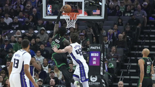 Neemias Queta 'vinga-se' de velhos conhecidos e ajuda Celtics a vencer