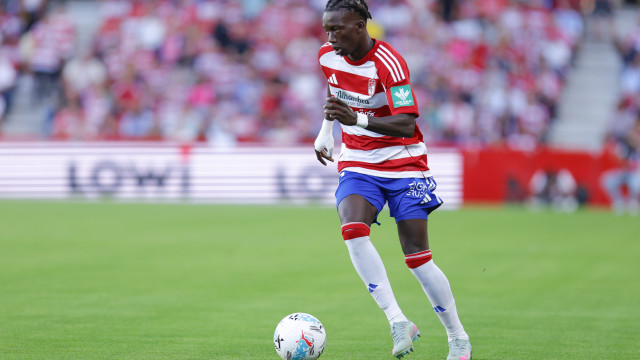 Final da 'novela' entre Sporting e Faye pode estar por horas