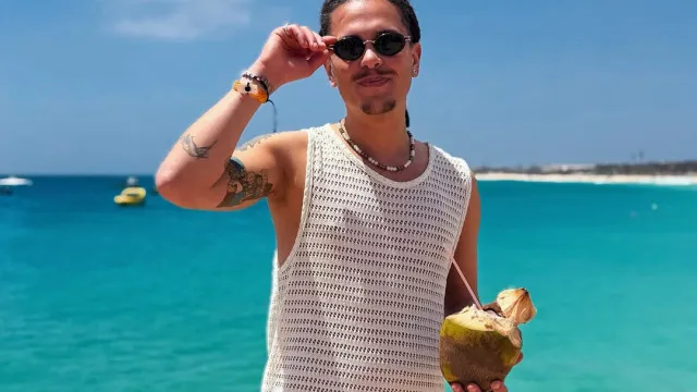 
                    Primeiro aniversário de Maycon após a sua morte. Namorada e Renata reagem
                