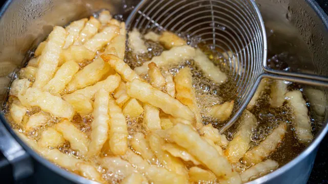 Sabe qual Ã© o ponto certo das batatas fritas? ASAE revela e deixa alerta