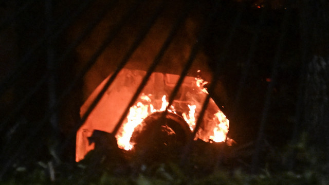 Aeroporto militar de Caracas com vestígios de incêndio e danos