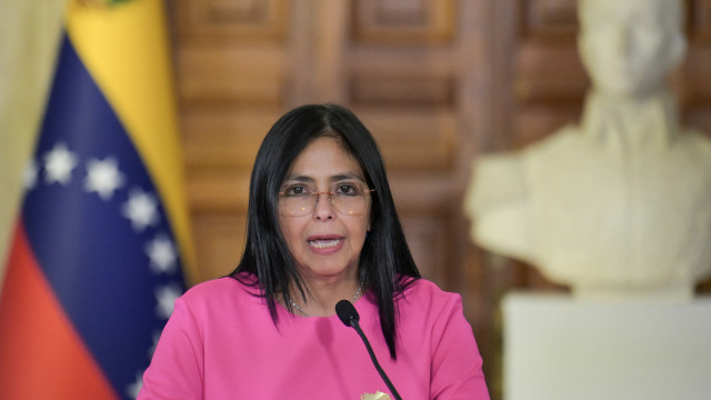 Vice-presidente desconhece paradeiro de Maduro e exige prova de vida