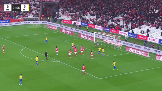 Esta defesa de Trubin evitou o desastre para o Benfica... aos 65 segundos