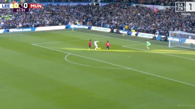 Quem é que o apanhava? Aaronson foi mais rápido e deu vantagem ao Leeds