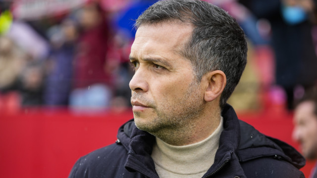 Luís Castro com estreia a vencer pelo Levante na visita ao Sevilla